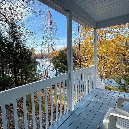 Le Chalet Bleu, Aux Pieds Des Monts-Valin Saint-David-de-Falardeau Екстериор снимка