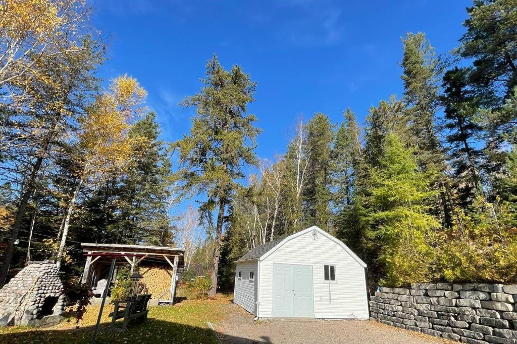 Le Chalet Bleu, Aux Pieds Des Monts-Valin Saint-David-de-Falardeau Екстериор снимка